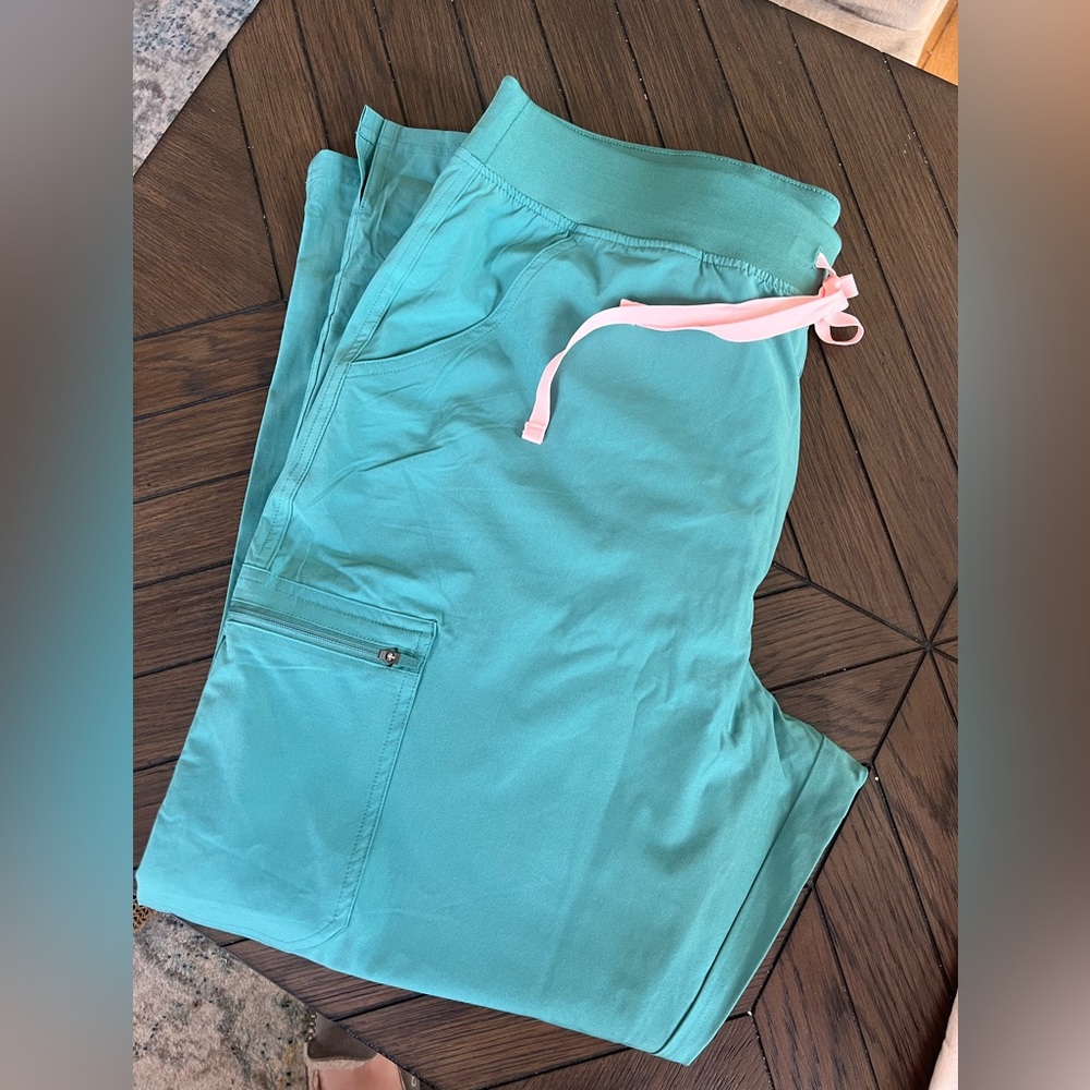 Figs scrub pants. New without tags